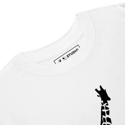 Men’s Zoo Ground T-shirt in 100% premium cotton featuring a stylized giraffe graphic and urban logo on a neutral background.